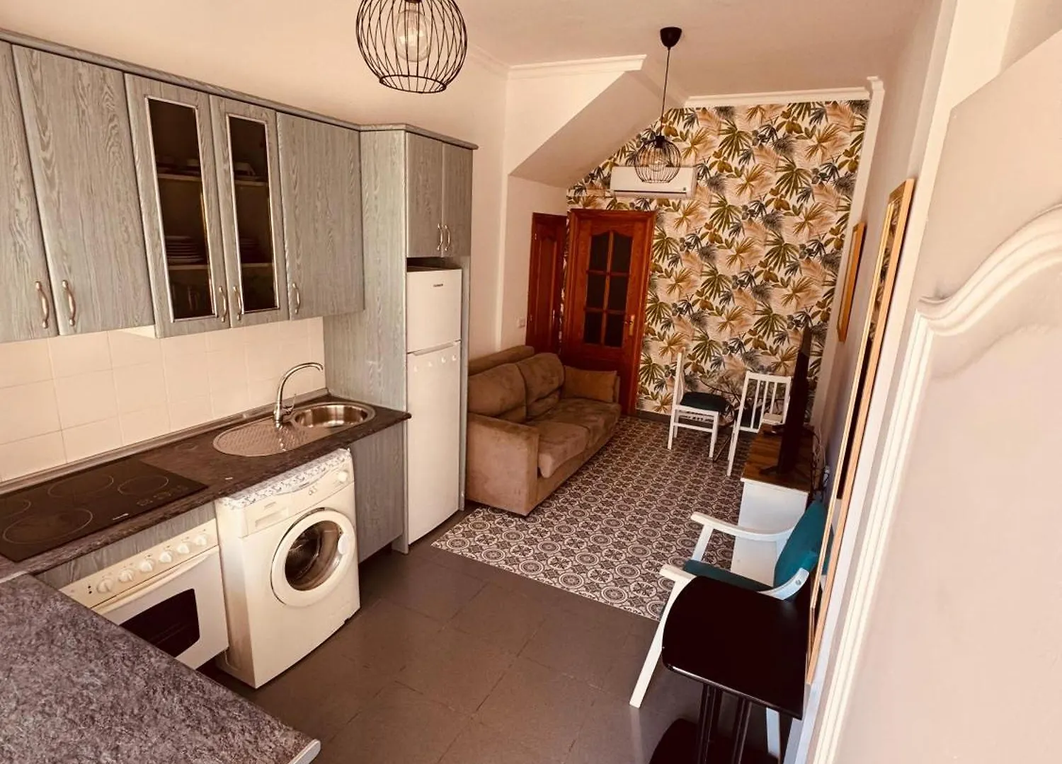 Apartamento Bajondillo Cozy Inns 토레몰리노스 0*,  스페인